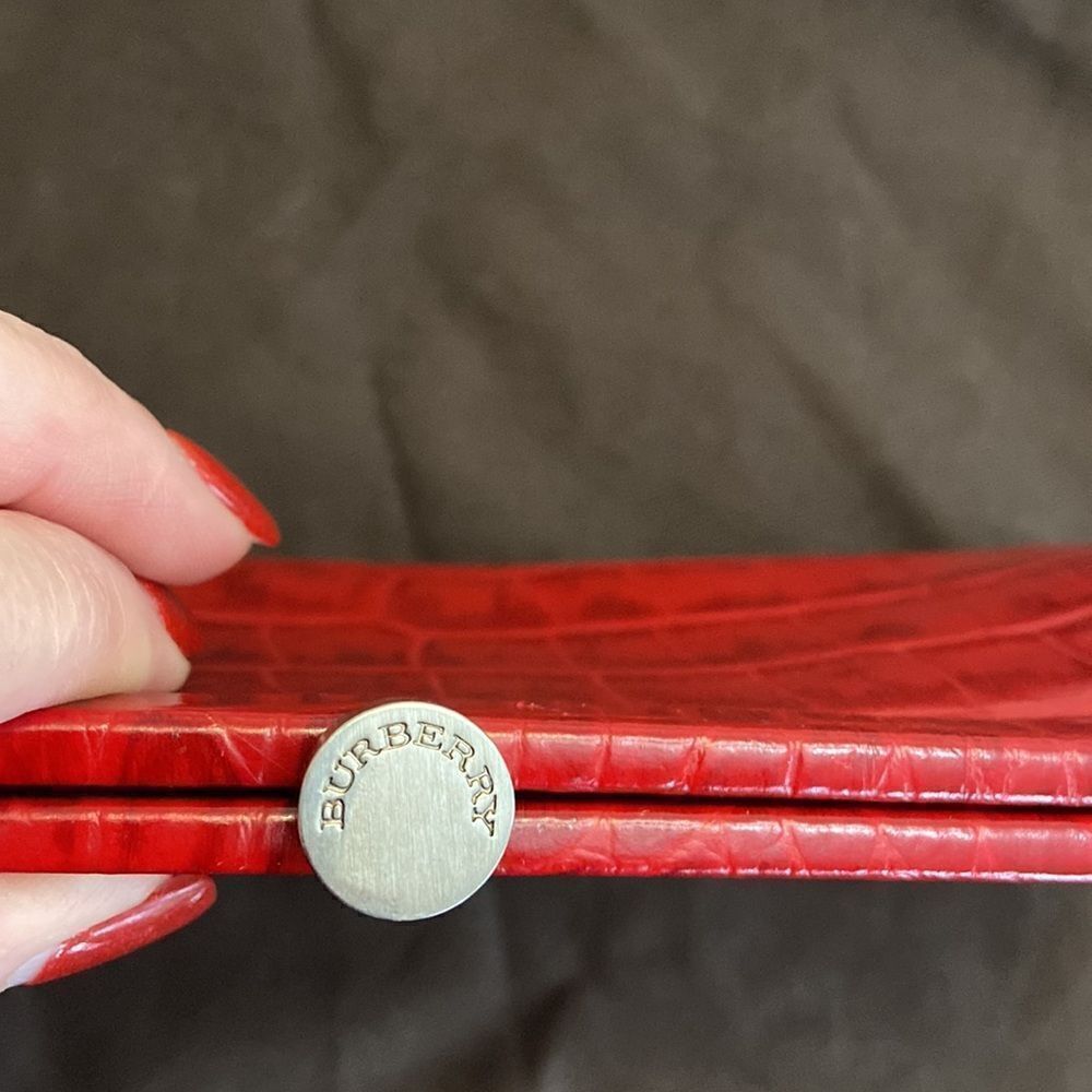 Burberry Vintage clasp wristlet red leather impeccable condition - Picture 13 of 13